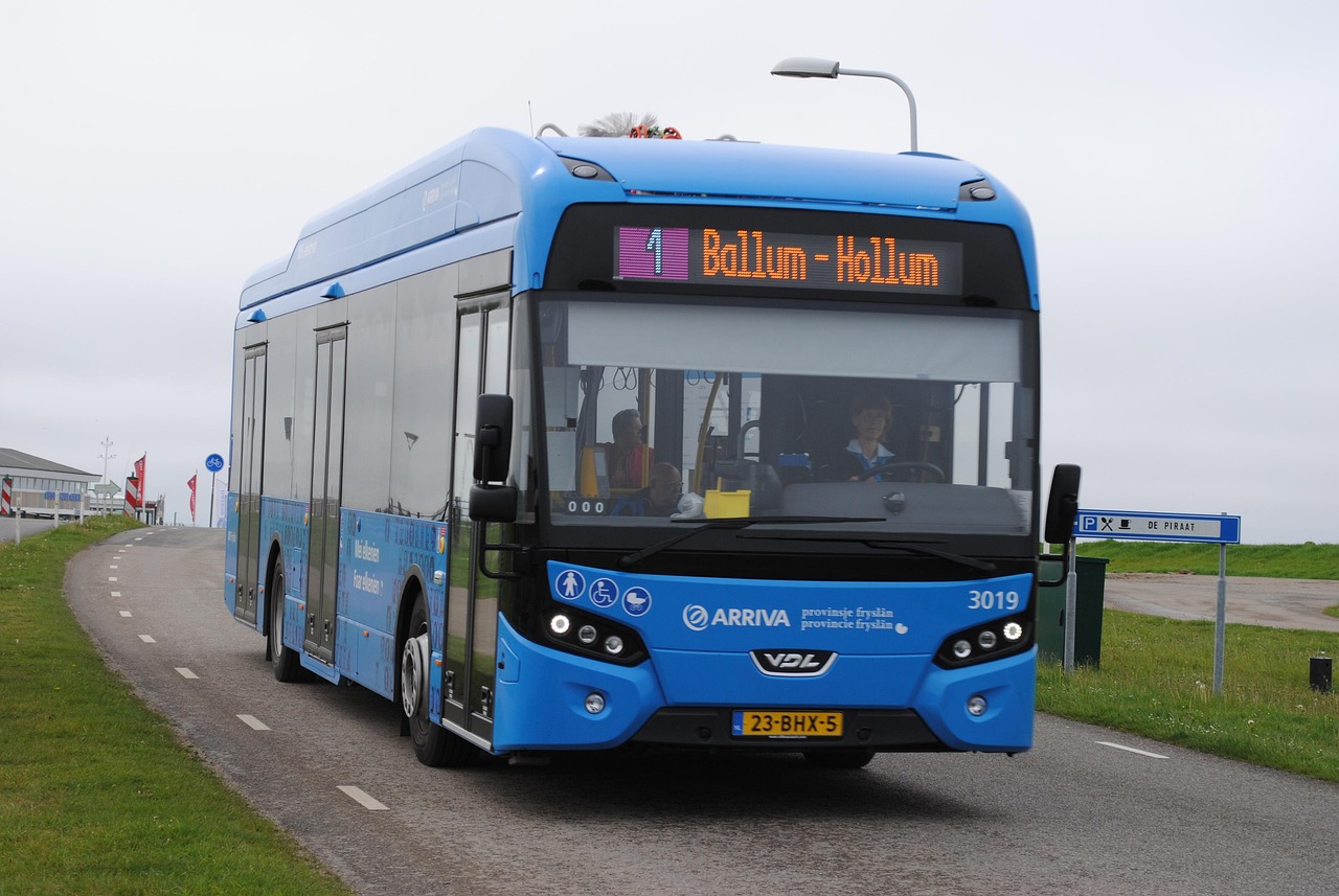 ab27-bus-2429091_1280